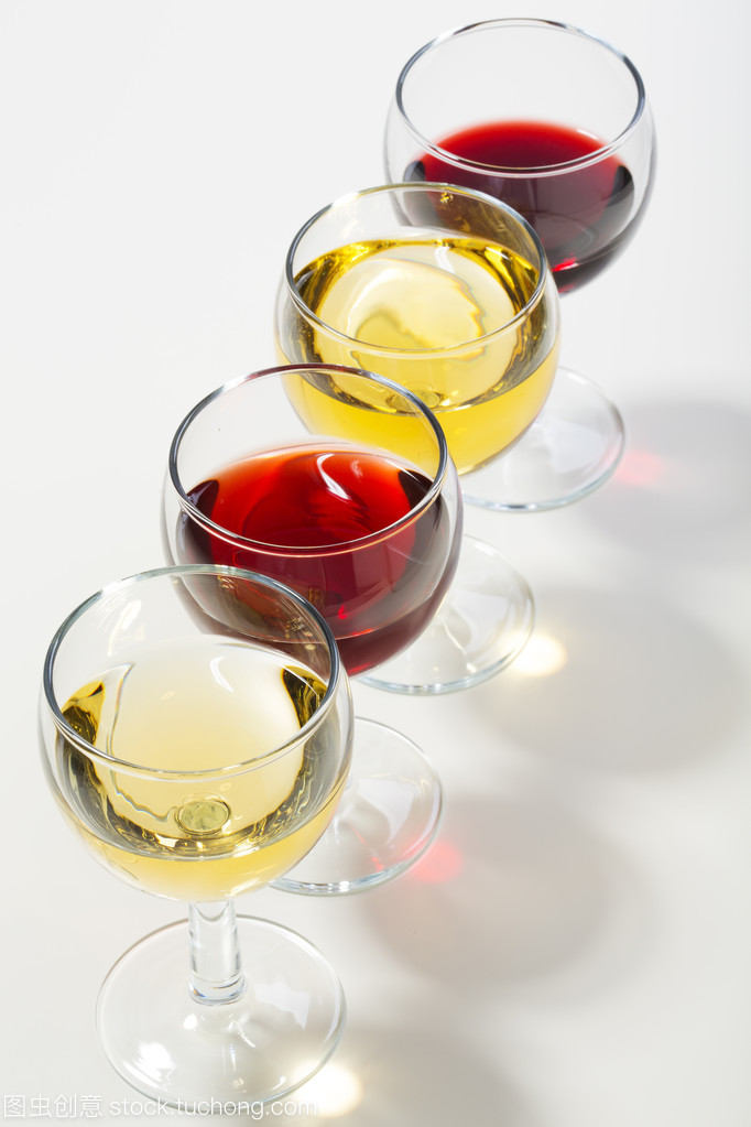 色彩繽紛 酒、飲料與茶葉的視覺(jué)藝術(shù)